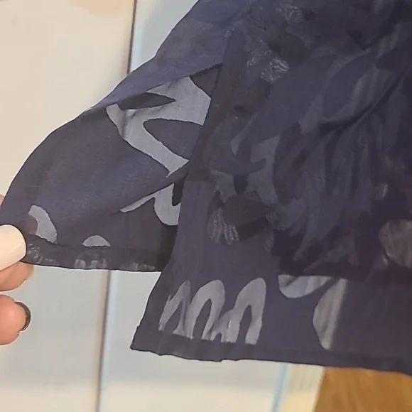 Lilly Pulitzer Short Sleeve Blouse, Color Blue, Size Medium 💙 - Picture 4 of 9